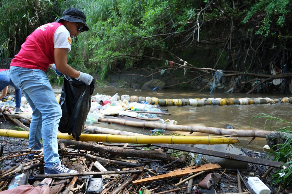 Pozuelo conmemora el Mes del Ambiente con voluntariado en el Río Torres